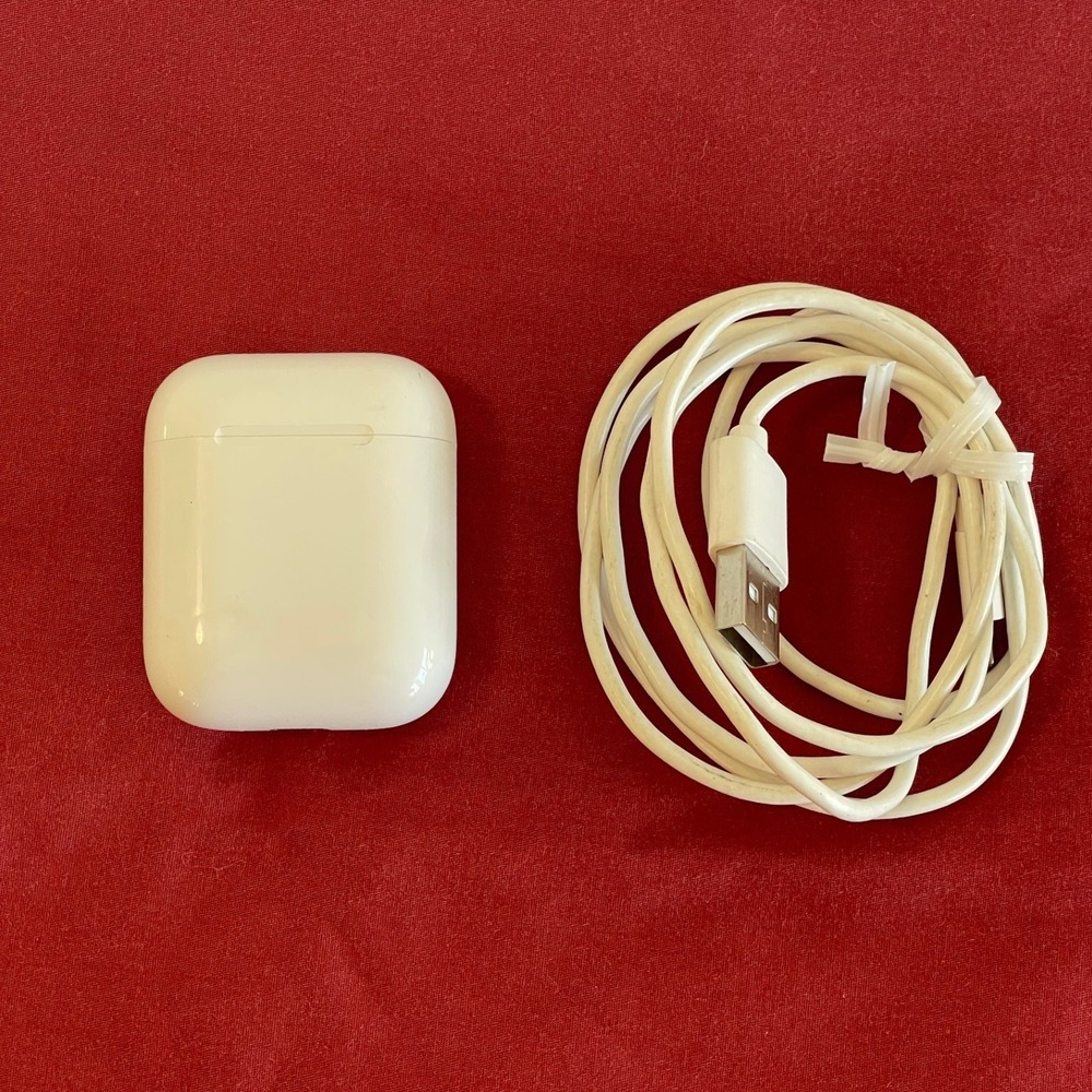Apple AirPods 2nd Generation with Charging Case and Lightning Cable White